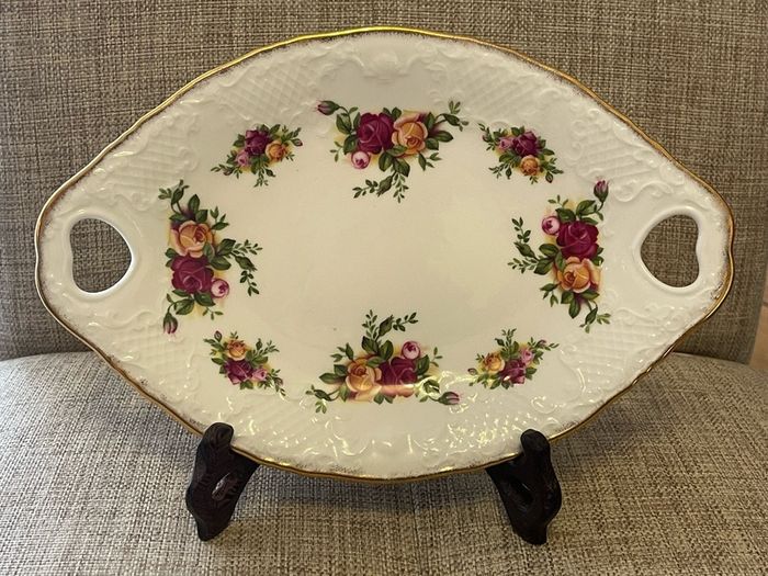 Vintage Royal Albert Old Country Roses Oval Tray With Heart Cut Out Handles 9.5"