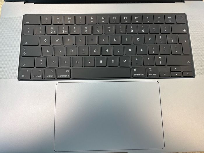 Macbook Pro 16 2021 M1 500ssd 16gbs like new