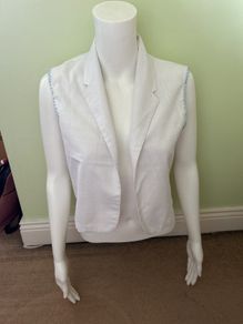 White vest/top