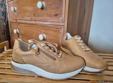 Tommy Bowe Camel Trainers sz40 Uk7, Brand New