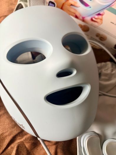 Barely used Shark CryoGlow Under-Eye cooling & LED Mask