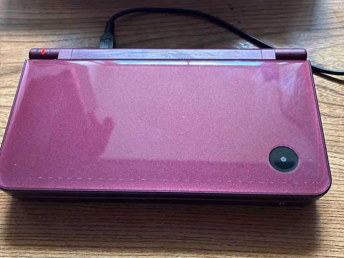 Nintendo DSi XL burgundy with Super Mario