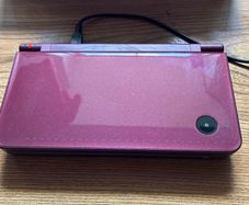 Nintendo DSi XL burgundy with Super Mario