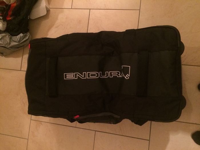 Endura cycling Rolling case with compartments