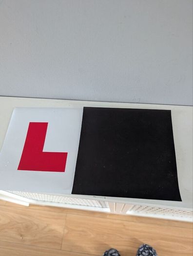 Magnetic car lerner signs 2 pcs  easy attachment/removal