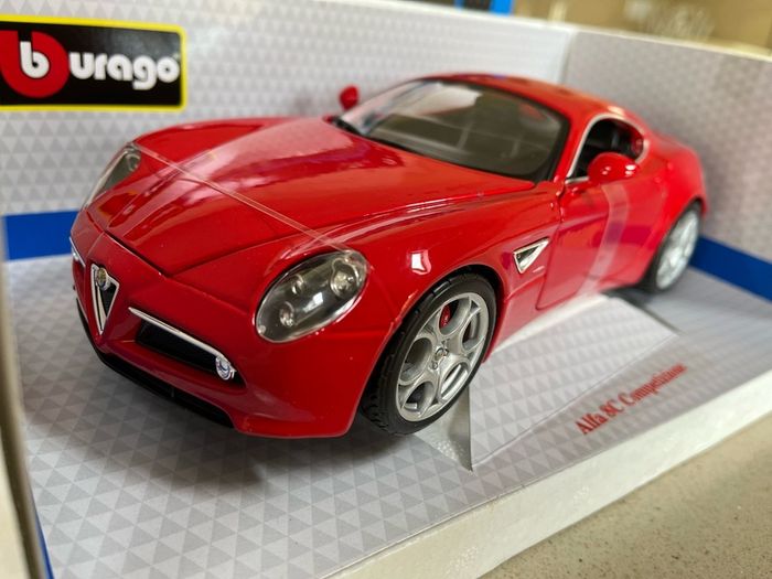 Alfa Romeo 8C Competizione 1/18 Burago Rare