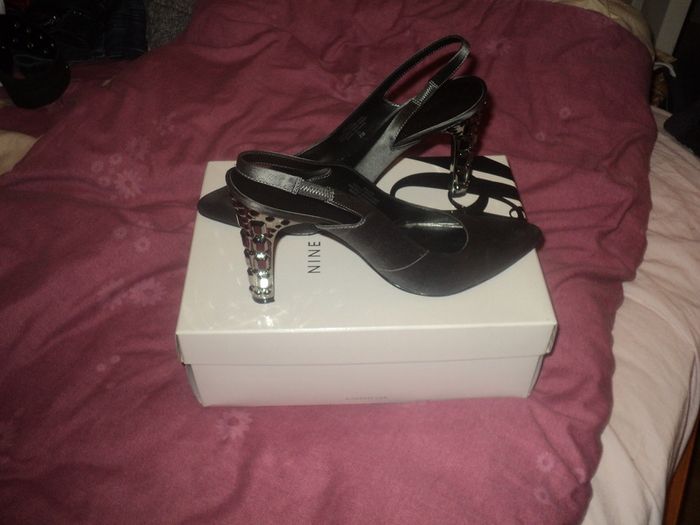 nine west shoes (size 5 )