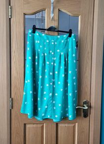 Dunnes green & white skirt, Size 16-18
