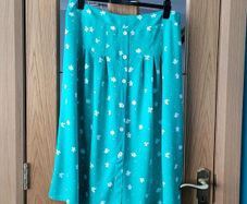 Dunnes green & white skirt, Size 16-18