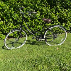classic style bicycle (Dutch bike)