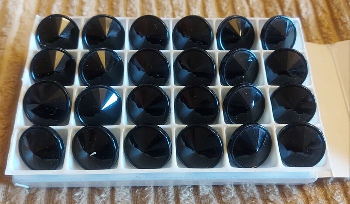 Box of 24 Swarovski black buttons