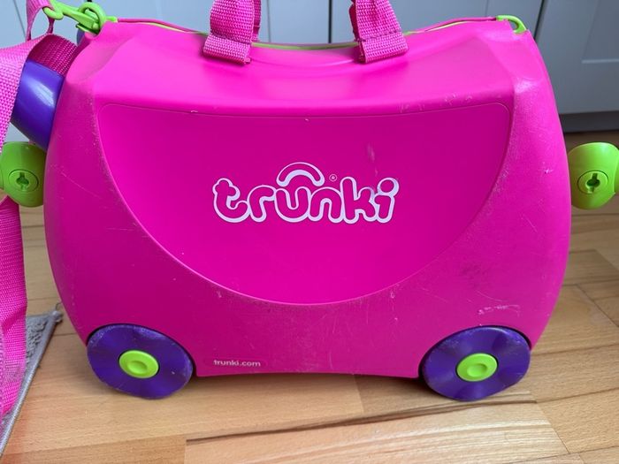 Trunki Pink Suitcase for kids
