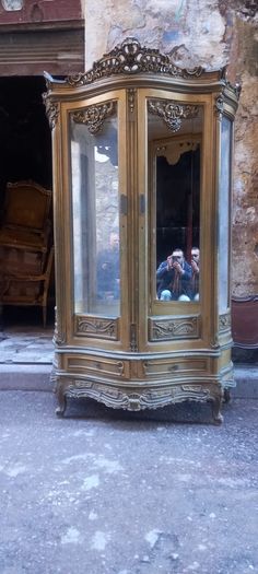 Very large vitrine cabinet