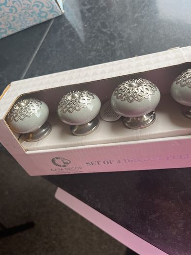 Drawer pulls