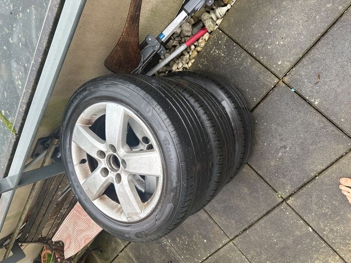 Volkswagen Golf 5 good tires and alloys