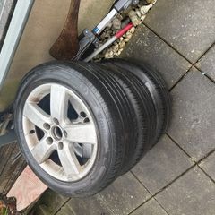 Volkswagen Golf 5 good tires and alloys