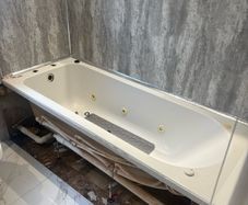 Jacuzzi bath & glass panel