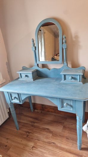 Bedroom furniture set