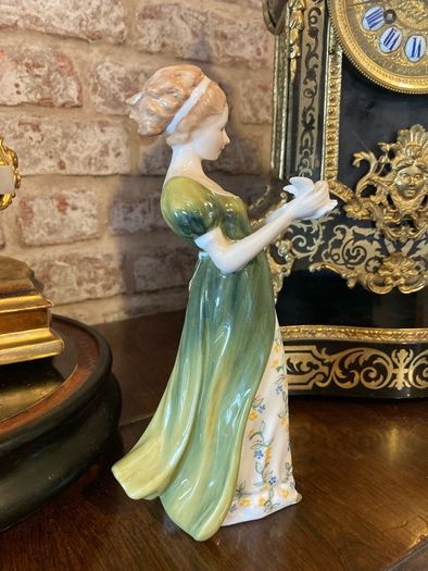 Royal Doulton figurine "Veneta "