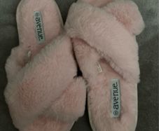 Fluffy criss cross slippers