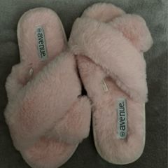 Fluffy criss cross slippers