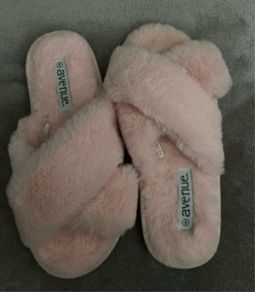 Fluffy criss cross slippers