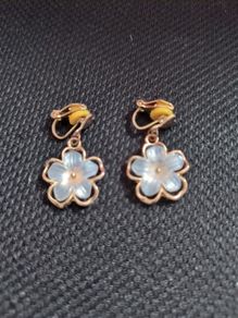 Flower Clip on earrings