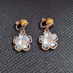 Flower Clip on earrings