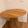 round solid table Image 3