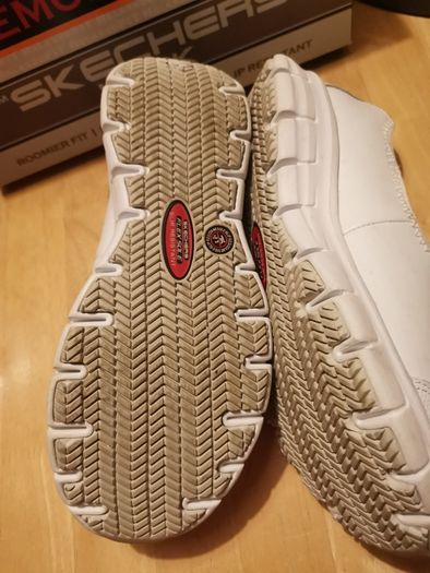 Skechers Sure Track -