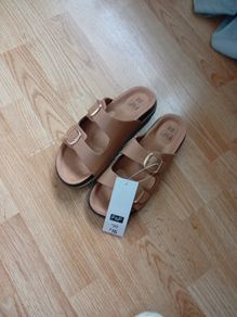comfie sandals BNWT