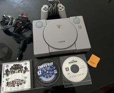 Sony PlayStation 1 (PS1).Fully Working. Controller and Games