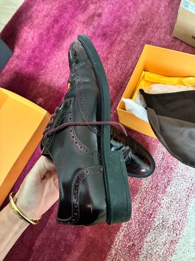 Tods lace up burgundy leather shoe