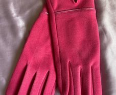 Elegant Pink Gloves with Scallop-edged cuff with TouchScreen compatibility