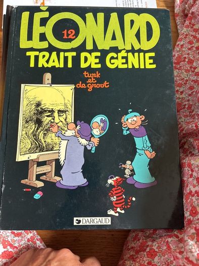 12 comics, mainly French.