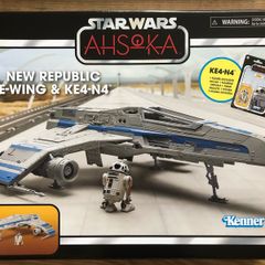 New Republic E-Wing Fighter & KE4-N4