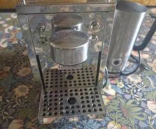 Grind London Nespresso-compatible pod coffee machine & milk frother