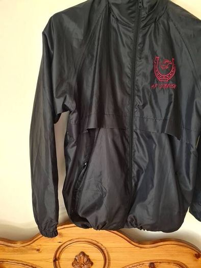 A.P O'brien Racing breeze up yard jacket Size large Pit to pit 23" Hooded in like new condition
