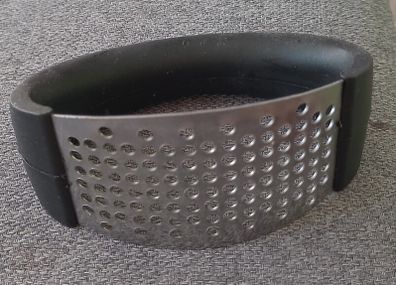 Garlic crusher