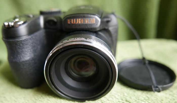 FUJIFILM FINEPIX S2800HD Digital Camera 14.0MP 18x Optical Zoom and Bag Tested
