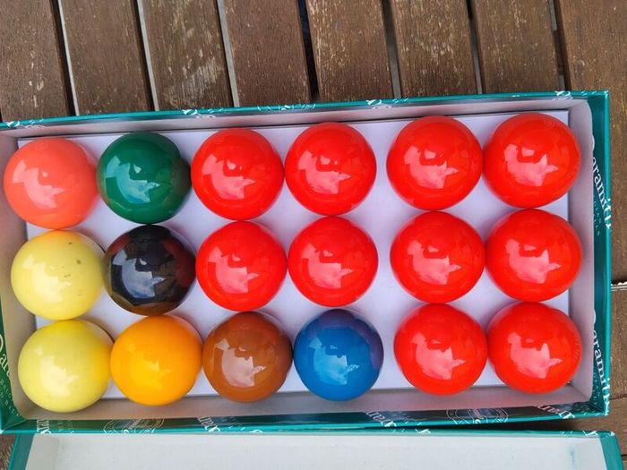 snooker balls