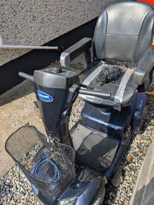 Invacare Leo Mobility Scooter with Charger & Key but needs repair