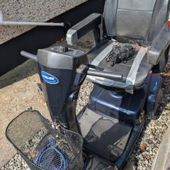 Invacare Leo Mobility Scooter with Charger & Key but needs repair