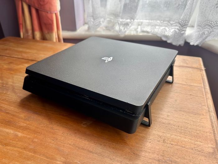 PlayStation 4 Slim / 500GB / 2 Controllers / HDMI (ps 4)