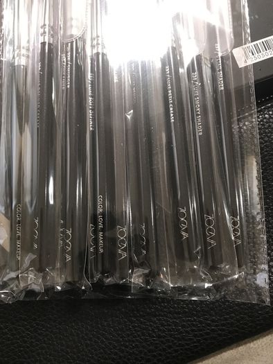 brand new 100% genuine Zoeva complete eye set 12 brushes + clutch