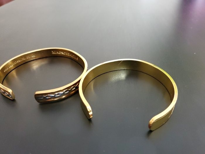 Magnetic bangles