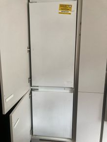 Whirlpool Integrated fridge Freezer