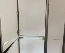 Whirlpool Integrated fridge Freezer