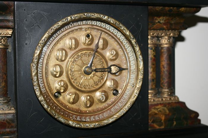 Vintage Clock (in working order )
