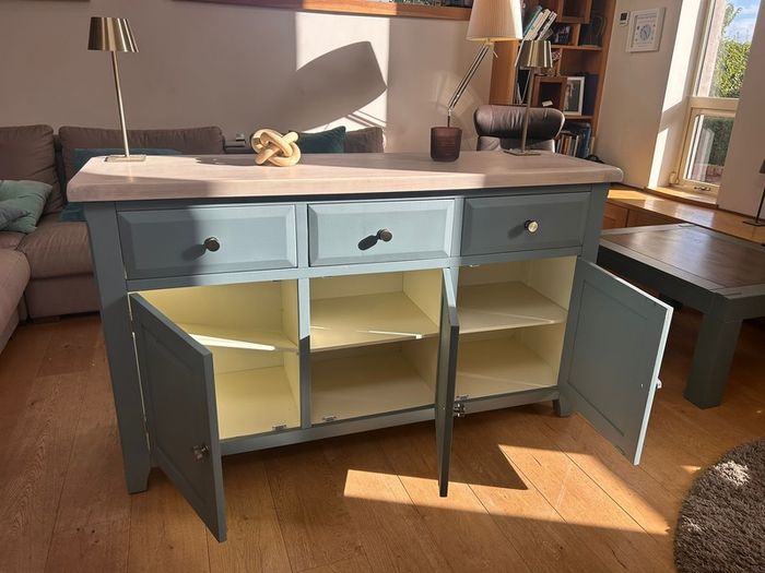 sideboard / dresser